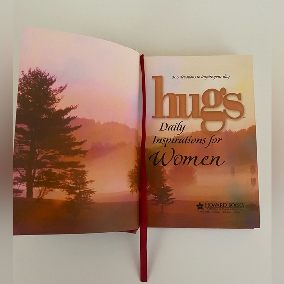 HUGS Daily Inspirations for Women 365 Devotions to Inspire Your Day Howard Books - Picture 6 of 6